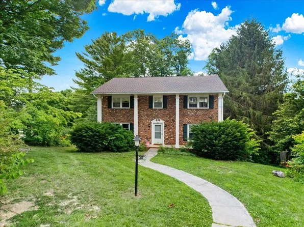 401 Stonegate Dr, Blacksburg, VA 24060