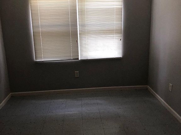Kitchen eating area/overlooking front yard view