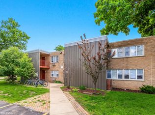 233 Uteg St APT 5, Crystal Lake, IL 60014