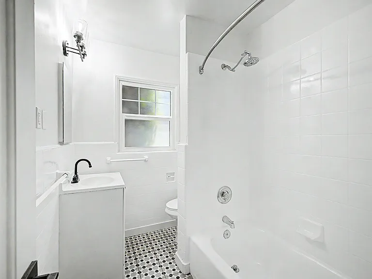 Las Palmas Apartments — Photo 20