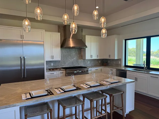 4 bed, 3.5 bath, 3415 sqft, $13,950 — Photo 4