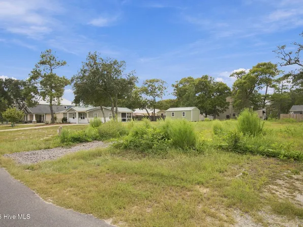 107 NE 20th Street, Oak Island, NC 28465