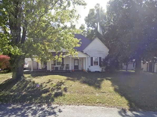 305 E University St, Livingston, TN 38570