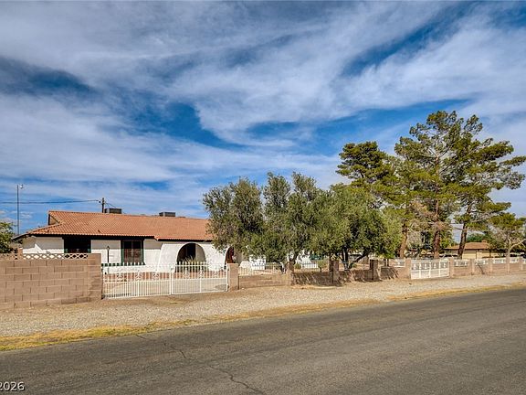 5th image of 1401 Sharon Rd