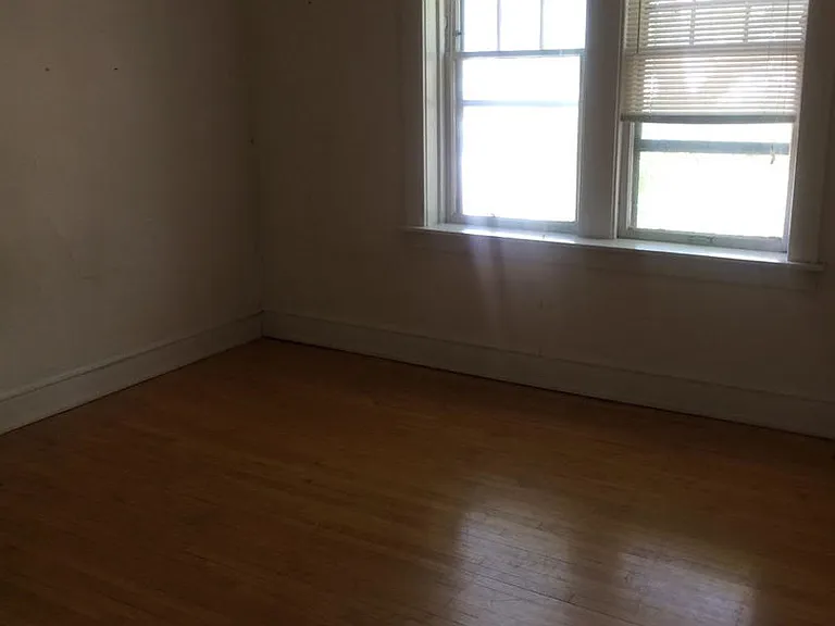 2528 N Maryland Ave — Photo 8