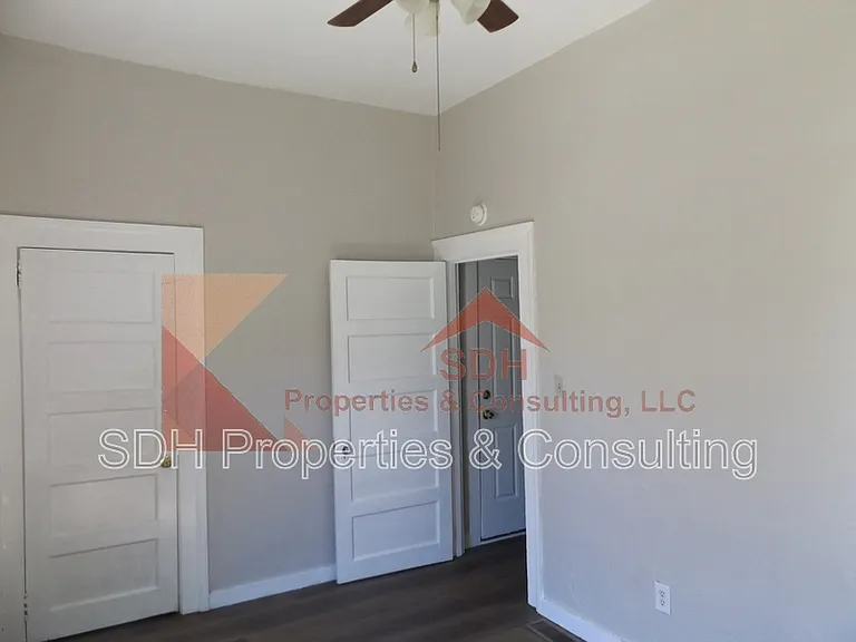 116 Aikman Ave — Photo 1