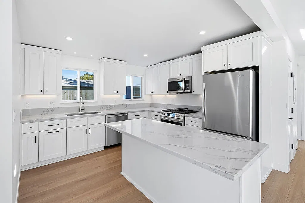 4 bed, $7,500 — Photo 2
