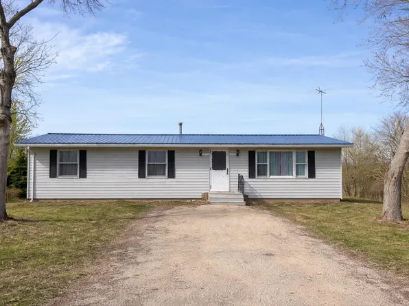 111 Skyline Dr, Guttenberg, IA 52052