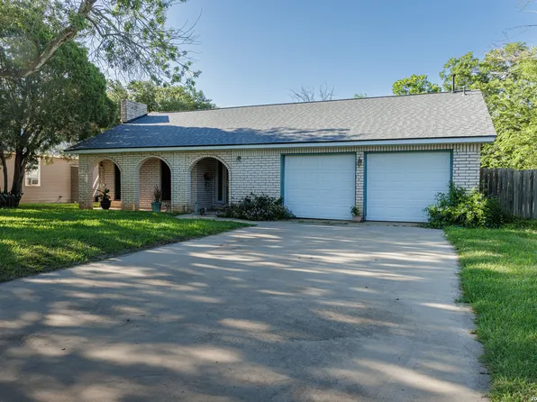 1107 E SAN ANTONIO ST, Pearsall, TX 78061
