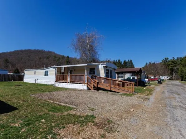 13 Frontier Dr, Youngsville, PA 16371