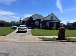 221 Loudon Hill Dr, Warner Robins, GA 31088