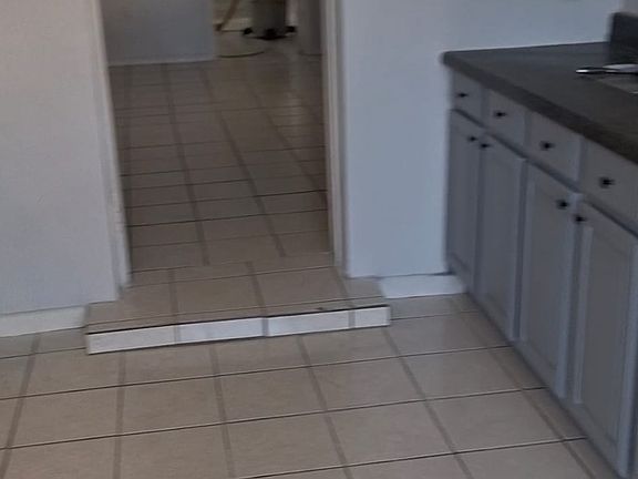 4th image of 1109 Avenue E