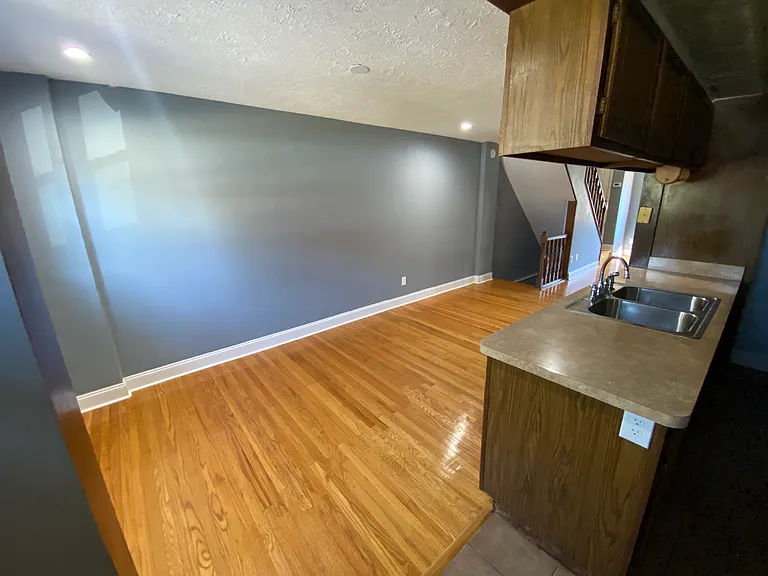1155 Taylor Dr — Photo 2