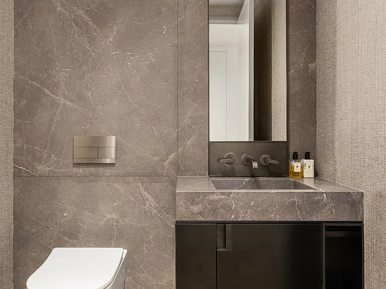 555 W 22nd St #5FW — Photo 9