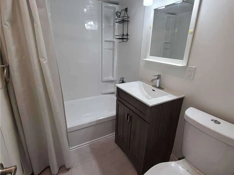 19 Charlemagne Dr #LOWER — Photo 7