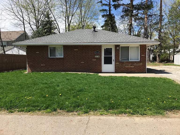 2550 9th Ct — Photo 3