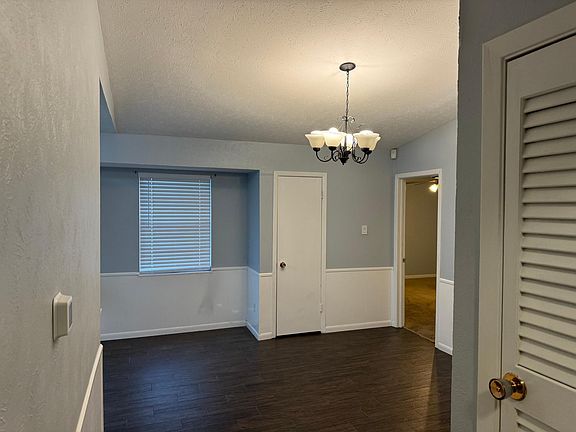 3rd image of 209 E Fuller Dr
