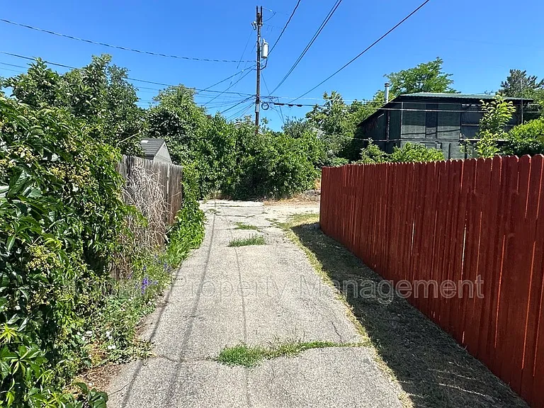 467 E 5th Ave — Photo 28