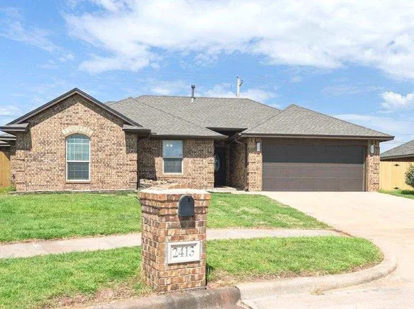 2413 SW Edinburough Dr, Lawton, OK 73505