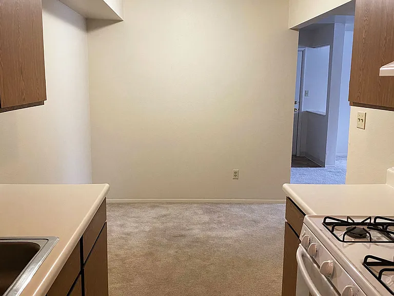 West Wind Apartments — Photo 70
