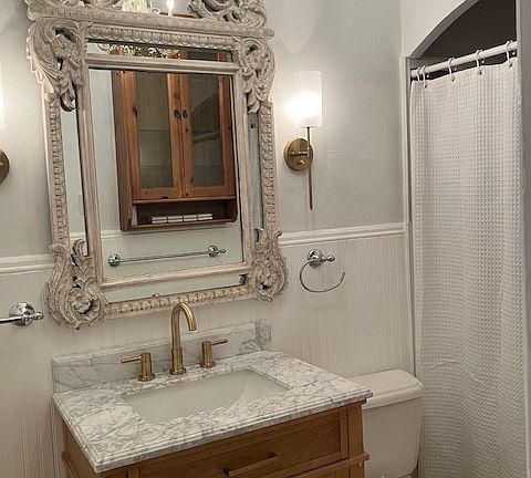 BATHROOM, KNOBS AND PULLS SWITCHED TO GOLD