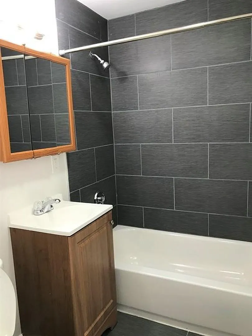 2 Granite — Photo 4