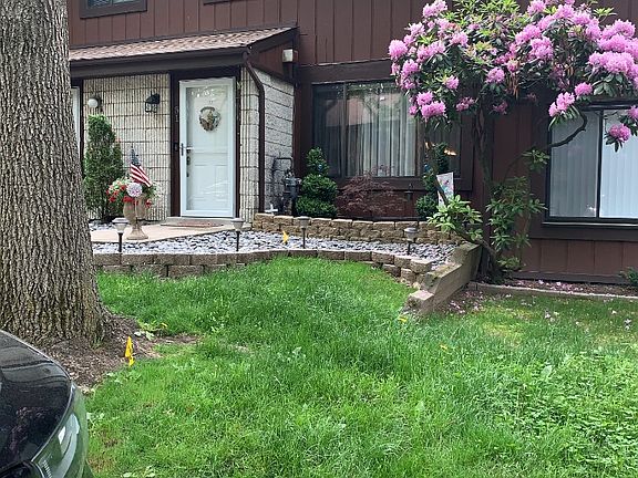 2nd image of 51 Belmar Dr W