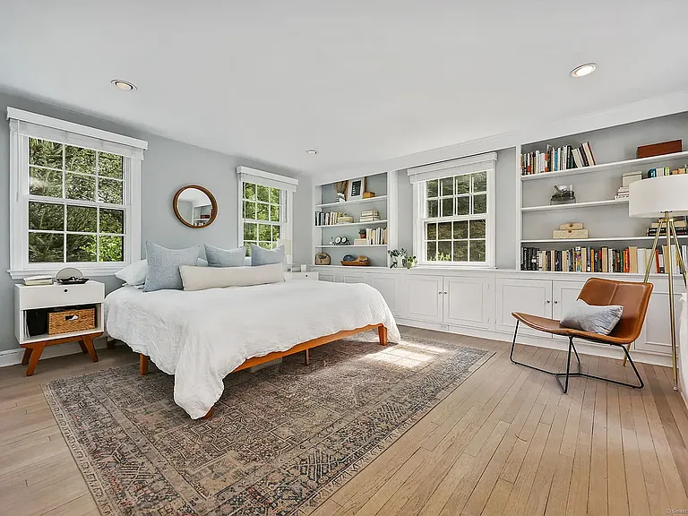 112 Newtown Tpke — Photo 10