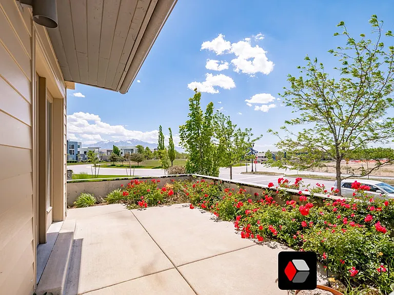 4594 W South Jordan Pkwy — Photo 2