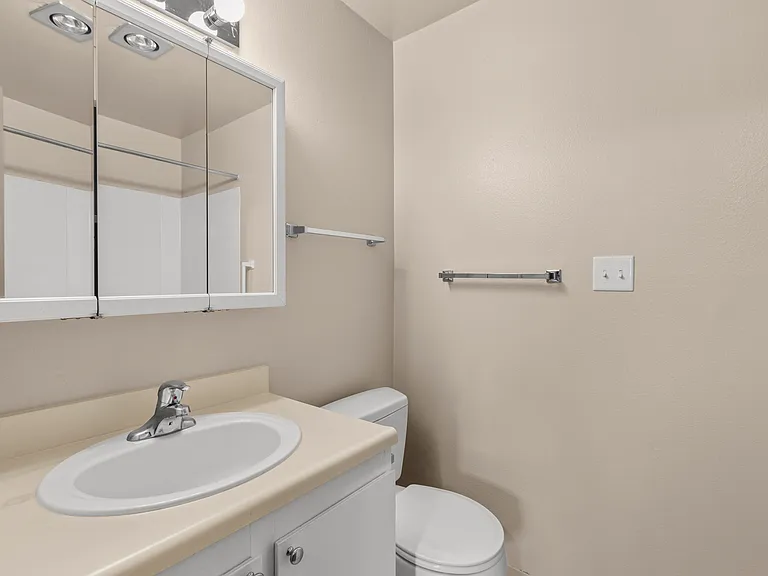 Riviera Apartments Northgate — Photo 9