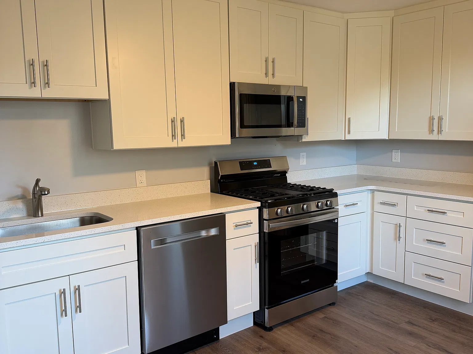 2 bed, 975 sqft, $2,450 — Photo 1
