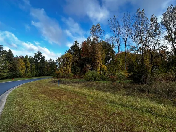 5643 Wyndam Ln, Brighton, MI 48116