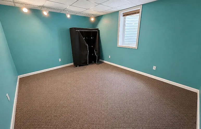Spacious 4-Bedroom Home with In-Ground Pool in Granger! — Photo 2
