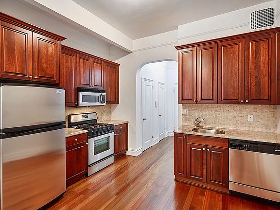 3rd image of 155 E 85th St APT 41