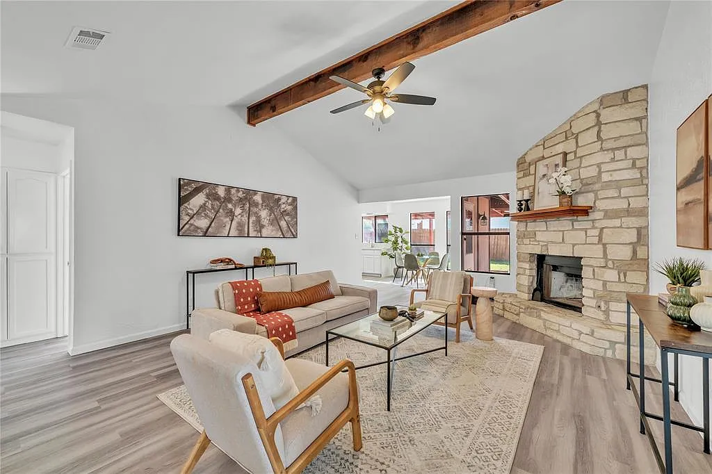 4 bed, 2.0 bath, 1602 sqft, $2,000 — Photo 3