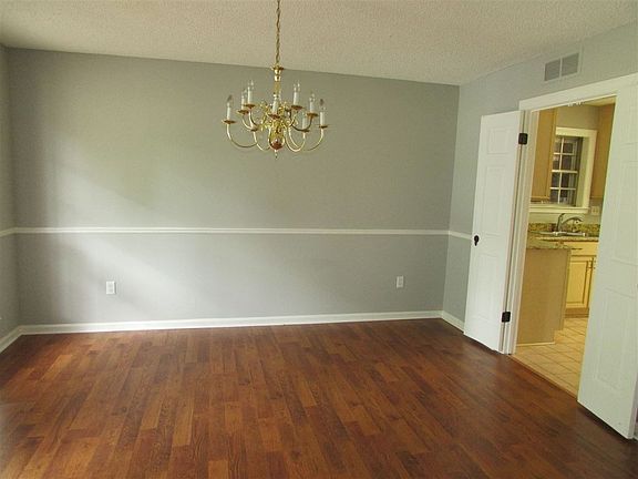 4th image of 3792 Windyke Dr
