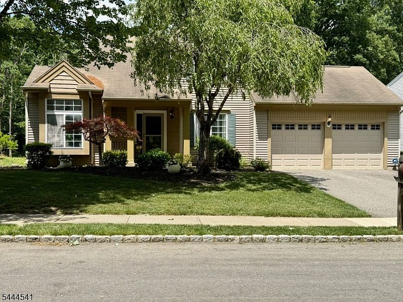 1st image of 20 Winding Brook Ln