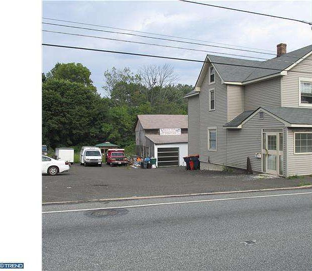 2nd image of 460 Easton Rd