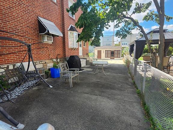 5th image of 9958 Ferndale St