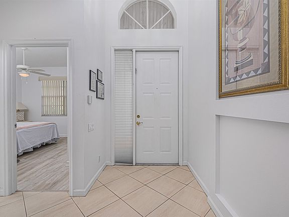 5th image of 274 NW Toscane Trl