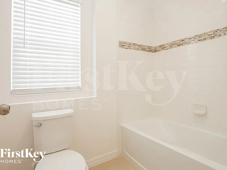 5086 Royal Point Ave — Photo 13