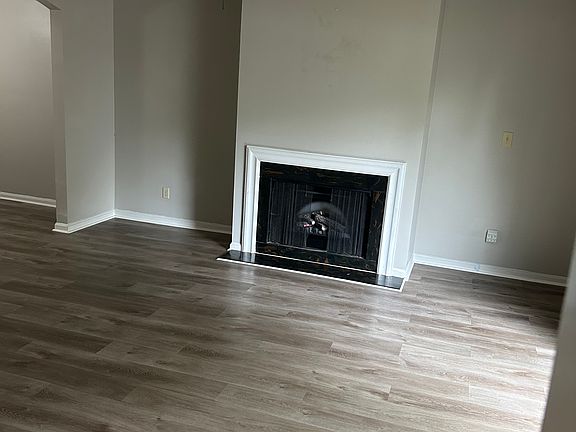 2nd image of 211 La Fontenay Ct #201