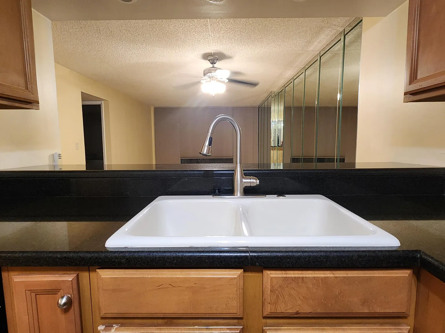 2 bed, 2.0 bath, 1095 sqft, $2,750 — Photo 4