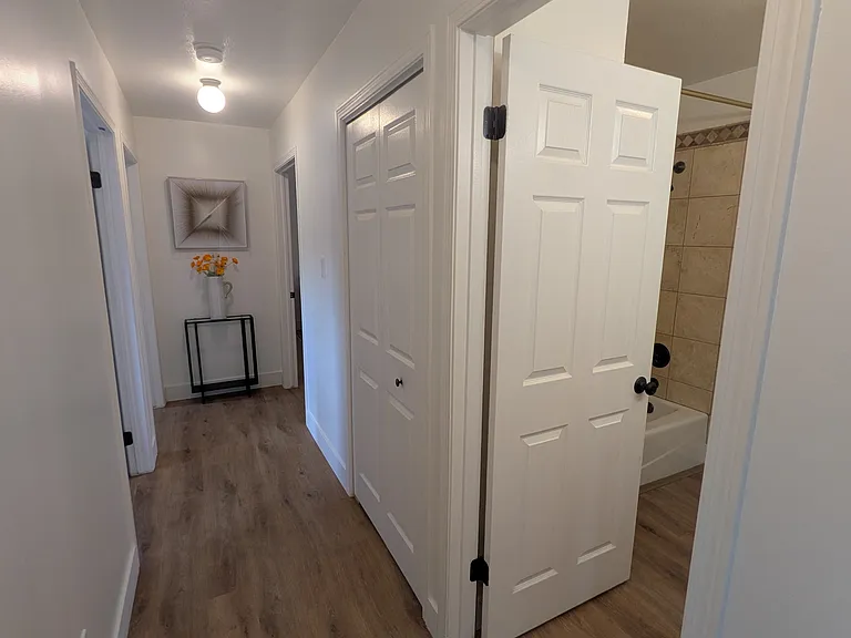 440 Cottonwood Ln — Photo 3