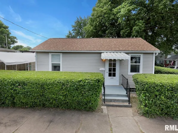 1109 N 5th St, Pekin, IL 61554