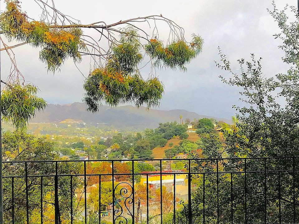 Mt Wilson From The Balcony