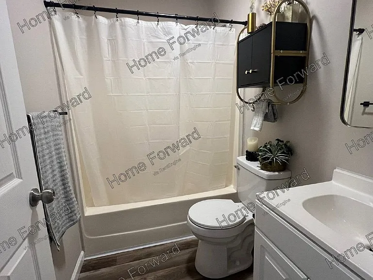 330 Codell Dr #8 — Photo 4