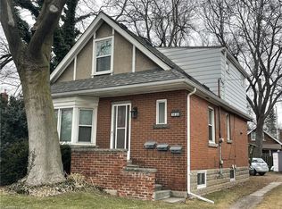 1028 Main St W, Hamilton, ON