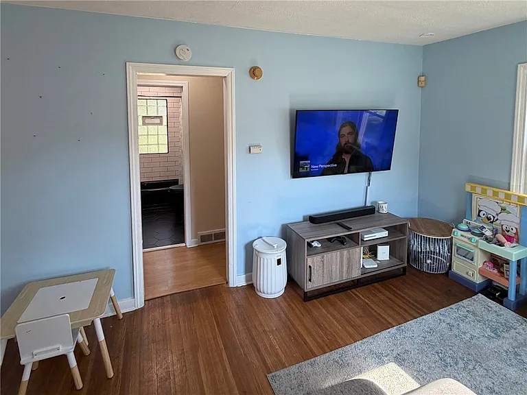 1060 Pixley Rd — Photo 15