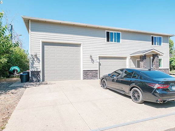 2nd image of 2225 Molalla Rd NE